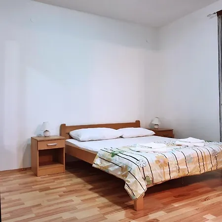 Apartment Ferienwohnung Fuer 8 Personen Ca 91 Qm In Silo, Kvarner Bucht Krk
