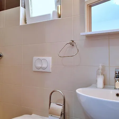 Ferienwohnung Fuer 8 Personen Ca 91 Qm In Silo, Kvarner Bucht Krk Apartment *