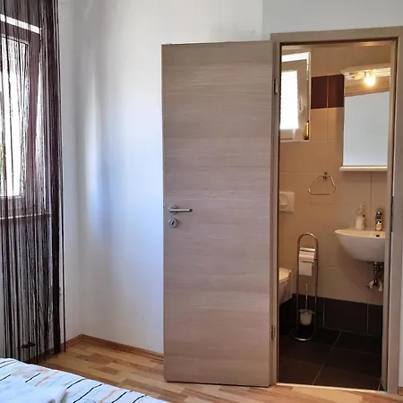 Apartment Ferienwohnung Fuer 8 Personen Ca 91 Qm In Silo, Kvarner Bucht Krk